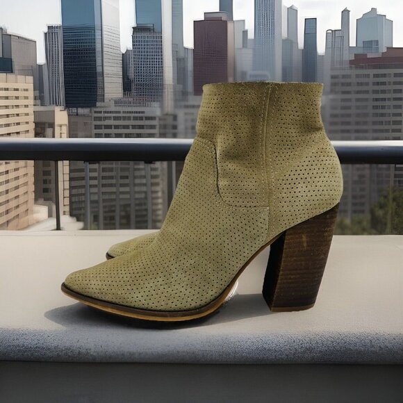 Vince Camuto Womens Boots Size 11M Tan Suede Leather Side Zip Ankle Heel Booties - Picture 2 of 13